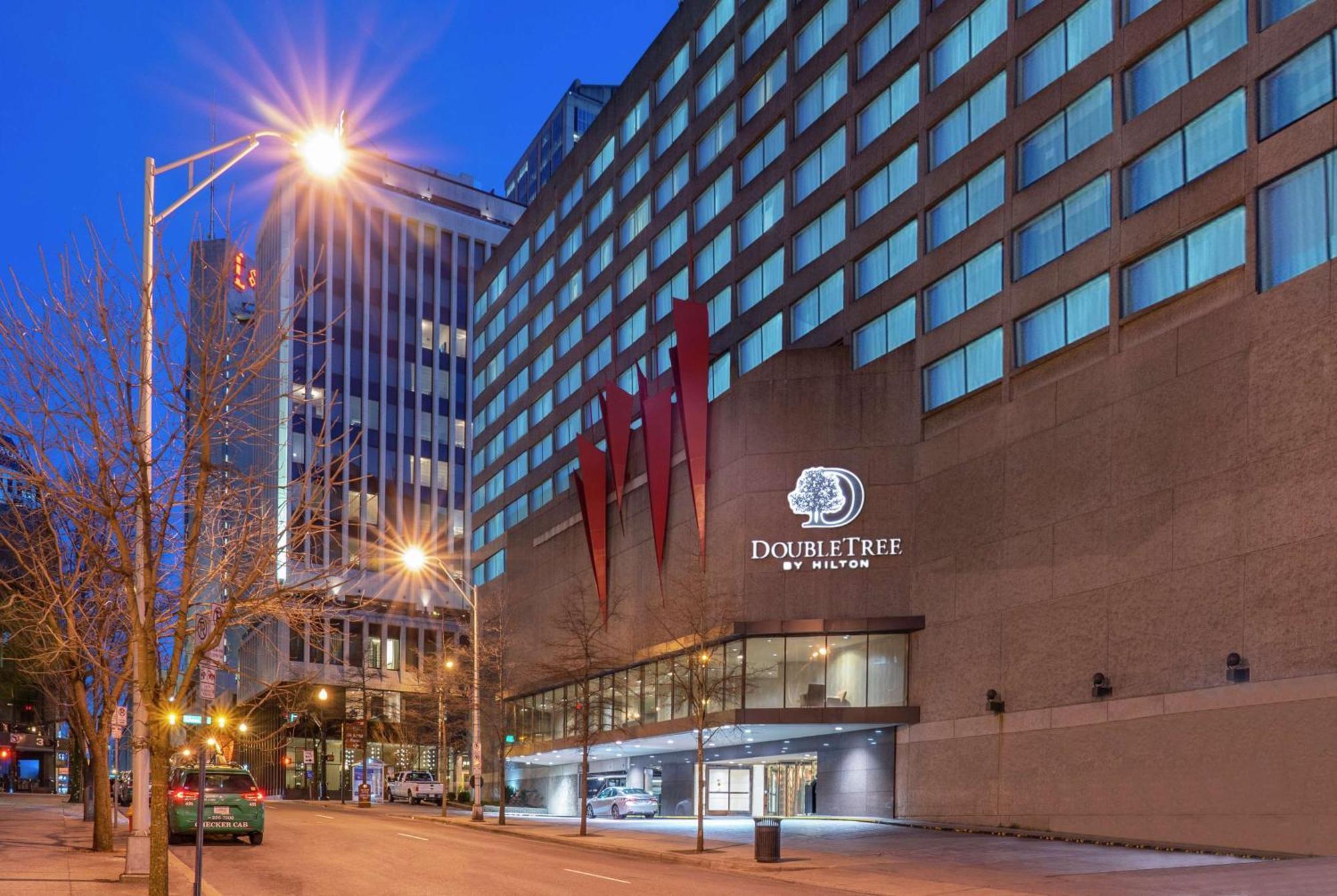 Doubletree By Hilton Hotel Nashville Downtown Exterior photo